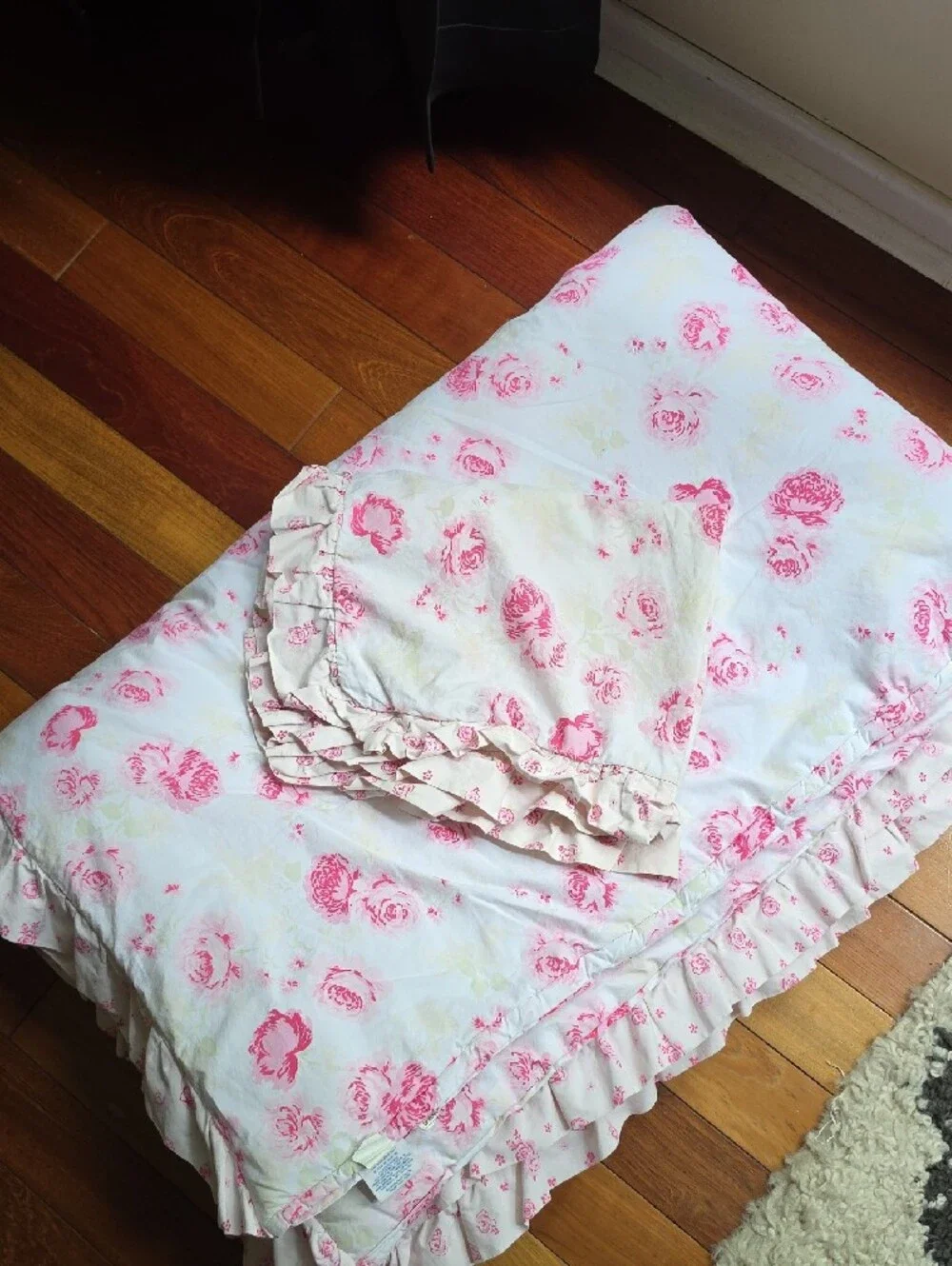 > RACHEL ASHWELL SHABBY CHIC PEONY ROSES RUFFLED COMFORTER Set
